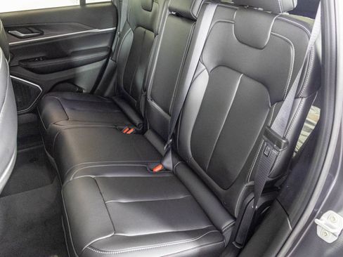 New 2026 Jeep Grand Cherokee Limited w/ Limited Altitude Package AWD/4WD image 38