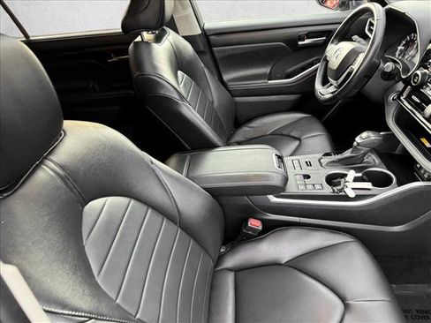 Used 2024 Toyota Highlander XLE image 20