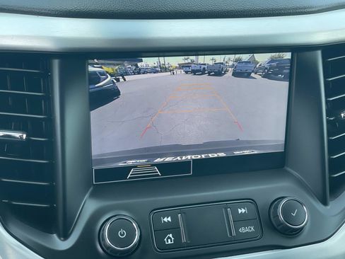 Used 2020 GMC Acadia SLE FWD image 16