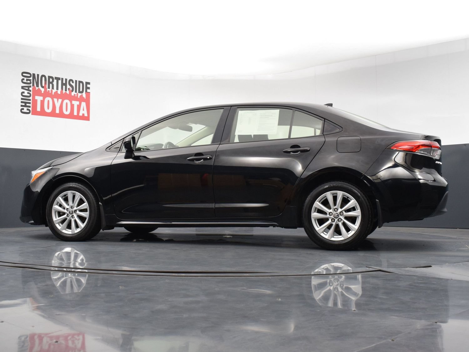 Used 2023 Toyota Corolla LE w/ LE Convenience Package FWD image 25