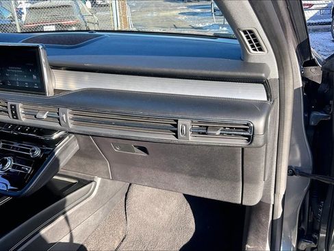 Used 2022 Lincoln Corsair AWD w/ Premium Package image 13