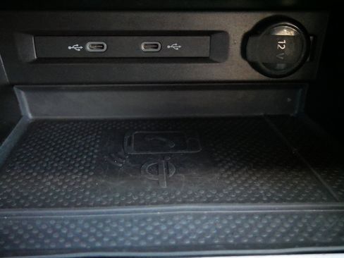 Used 2022 Volkswagen Tiguan SE image 29