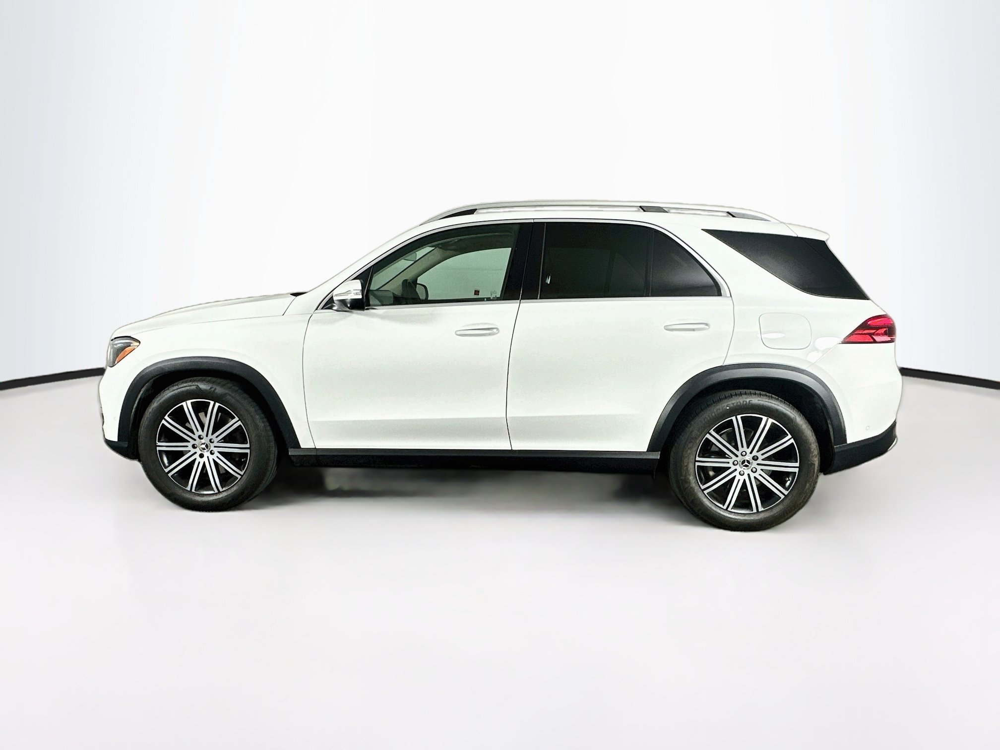 Used 2025 Mercedes-Benz GLE 450e 4MATIC image 4