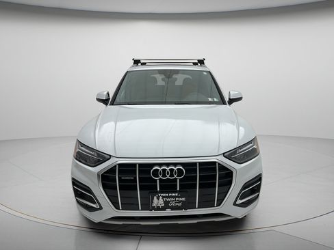 Used 2023 Audi Q5 2.0T Premium w/ Convenience Package AWD/4WD image 2