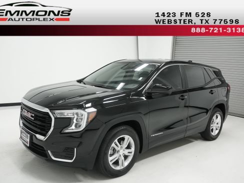 Used 2023 GMC Terrain SLE image 1