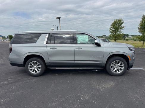 New 2026 Chevrolet Suburban Premier w/ Sun And Tow Package AWD/4WD image 2