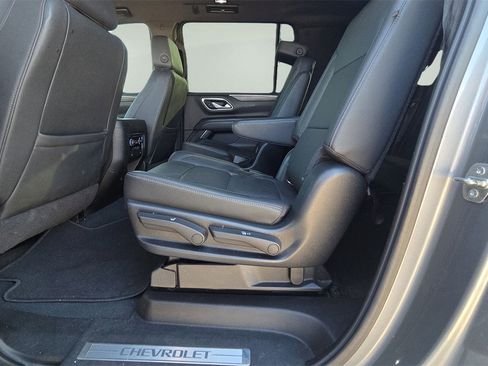 Used 2021 Chevrolet Suburban Z71 image 32