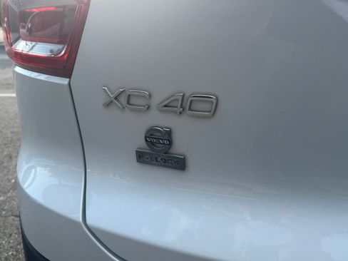 Used 2019 Volvo XC40 T5 R-Design image 31