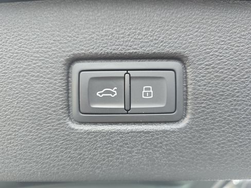 Used 2025 Audi Q7 2.0T Premium w/ Convenience Plus Package image 15