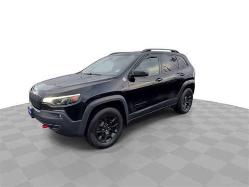 Used 2019 Jeep Cherokee Trailhawk w/ Cold Weather Group image 4