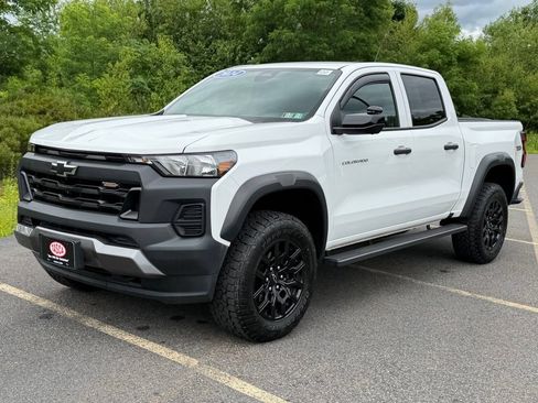Used 2024 Chevrolet Colorado Trail Boss w/ Technology Package AWD/4WD image 28