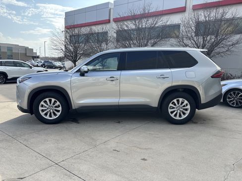 Used 2025 Toyota Grand Highlander XLE image 9