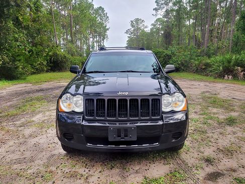 Used 2010 Jeep Grand Cherokee Laredo image 2