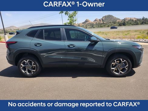 Used 2025 Chevrolet Trax LT w/ Driver Confidence Package FWD image 4