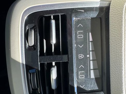 Used 2019 Volvo XC90 T5 Momentum image 26