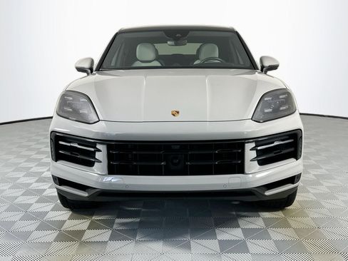 Used 2024 Porsche Cayenne Coupe image 2