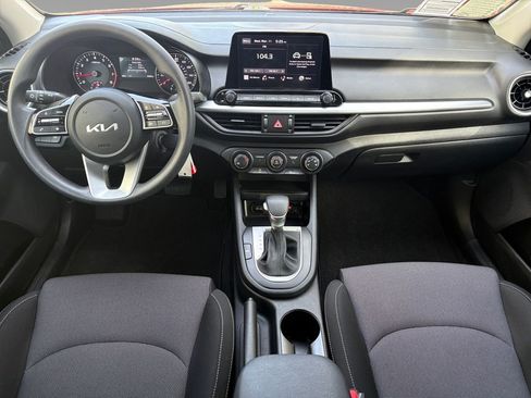 Used 2024 Kia Forte LXS w/ LXS Technology Package image 3