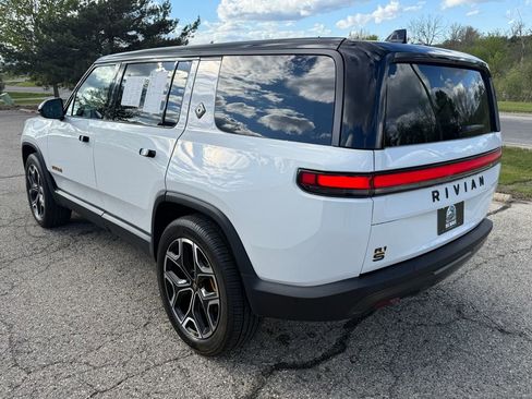 Used 2025 Rivian R1S Premium AWD/4WD image 3