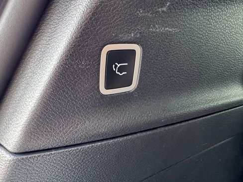 Used 2025 Chrysler Pacifica Select FWD image 31