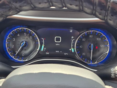 Used 2026 Chrysler Pacifica Select AWD/4WD image 18