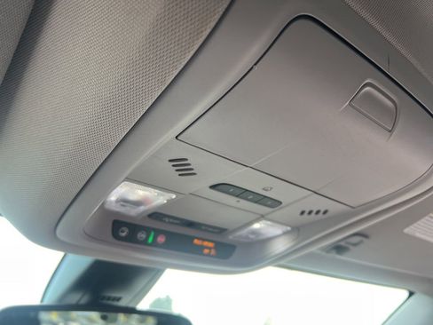 Used 2023 GMC Acadia SLT image 21