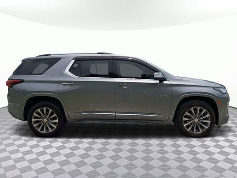 Used 2023 Chevrolet Traverse Premier FWD image 3