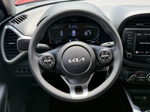 Used 2024 Kia Soul LX w/ Option Group 015 FWD image 15