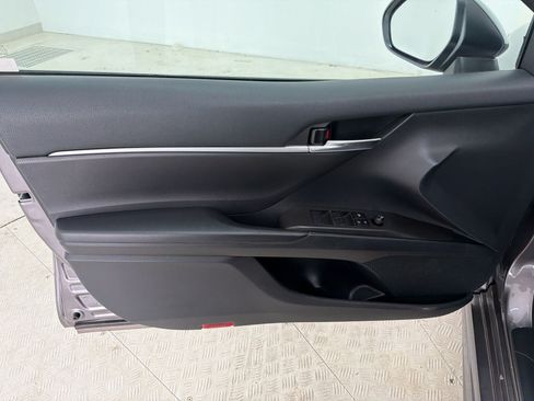Used 2023 Toyota Camry SE FWD image 13
