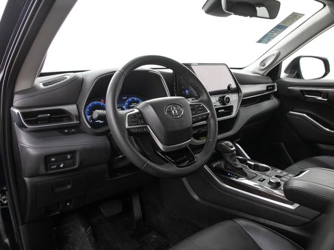 Used 2025 Toyota Highlander Limited AWD/4WD image 27