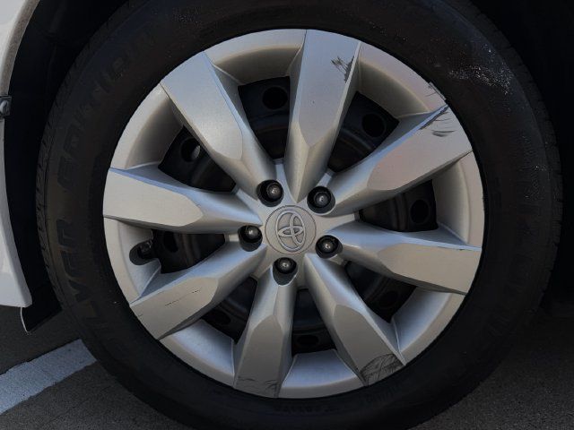 Used 2016 Toyota Corolla LE FWD image 9