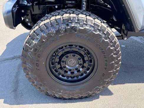 Used 2025 Jeep Gladiator Rubicon w/ Safety Group AWD/4WD image 10