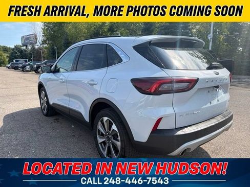 Used 2025 Ford Escape Platinum AWD/4WD image 2