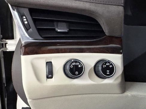 Used 2015 Cadillac Escalade ESV Luxury AWD/4WD image 20