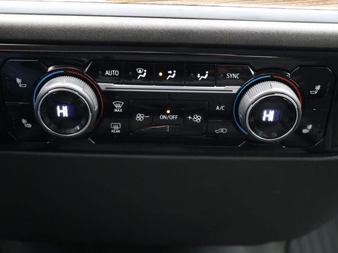 Used 2025 Chevrolet Silverado 1500 LT image 28