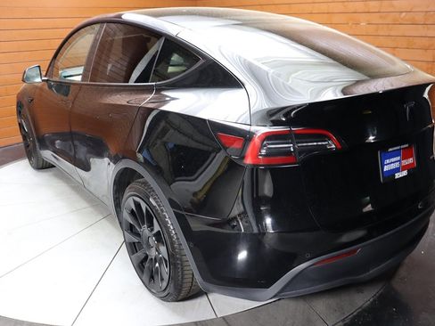 Used 2023 Tesla Model Y Long Range image 27