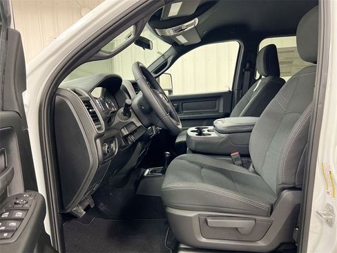 Used 2024 RAM 2500 Tradesman w/ Chrome Appearance Group image 18