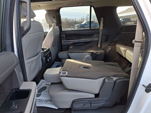 Used 2021 Ford Expedition Max Limited image 12