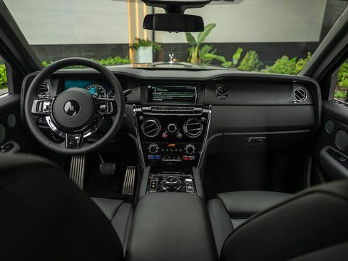 Certified 2023 Rolls-Royce Cullinan AWD/4WD image 4