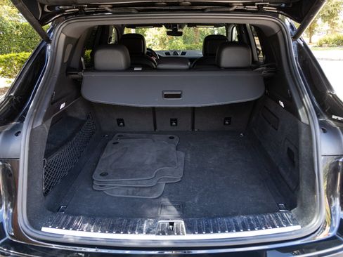 Certified 2023 Porsche Cayenne AWD/4WD image 29