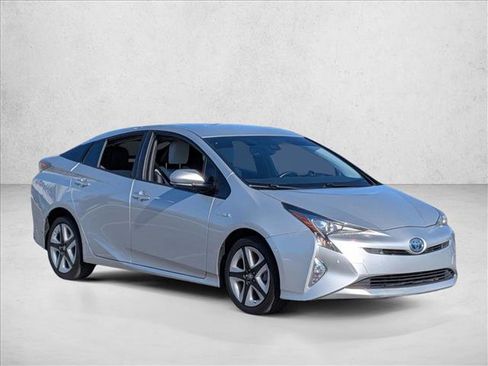 Used 2017 Toyota Prius Four Touring image 3