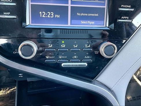 Used 2019 Toyota Camry LE image 31