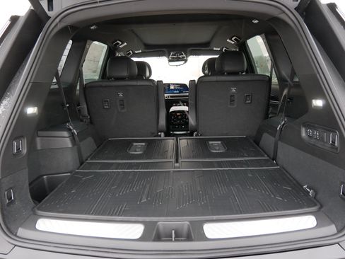 Used 2026 Cadillac Vistiq Luxury w/ LPO, Floor Liner Package AWD/4WD image 16