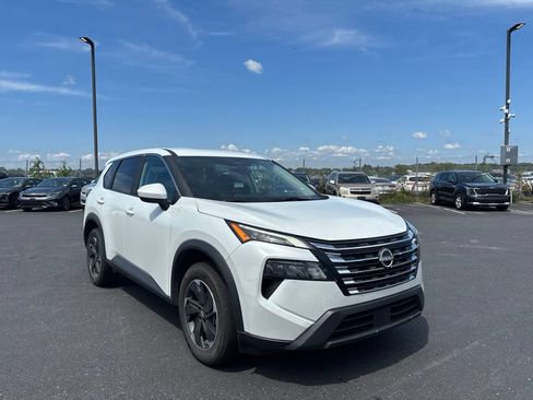 Used 2025 Nissan Rogue SV AWD/4WD image 1