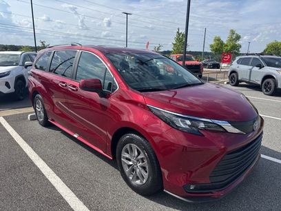 Used 2025 Toyota Sienna XLE