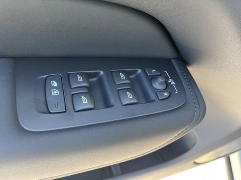 New 2026 Volvo XC60 B5 Plus w/ Climate Package image 20