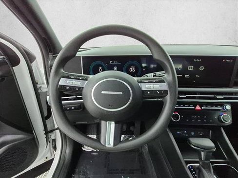 Certified 2026 Hyundai Santa Cruz SEL FWD image 28
