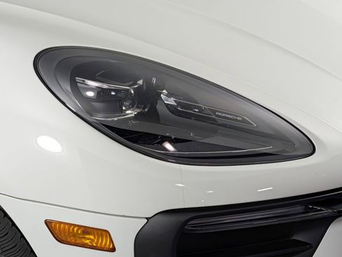 Certified 2023 Porsche Macan AWD/4WD image 15