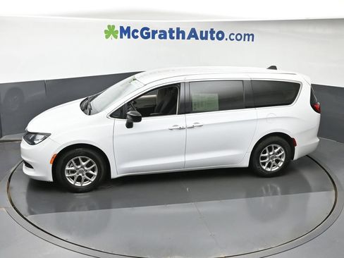 Used 2024 Chrysler Voyager LX FWD image 28