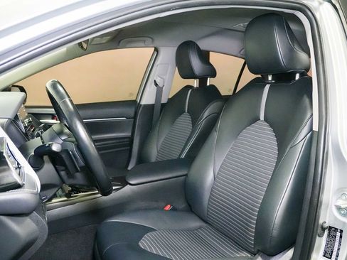 Used 2021 Toyota Camry SE FWD image 14