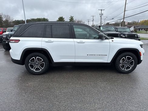 Certified 2022 Jeep Grand Cherokee Trailhawk w/ ADV Protech Group II AWD/4WD image 6